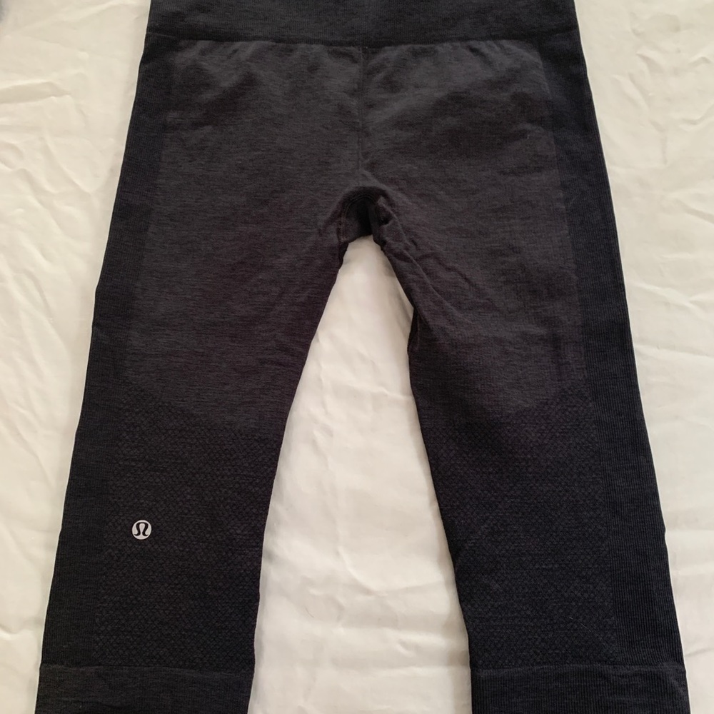 LULULEMON LEGGINGS SIZE 6